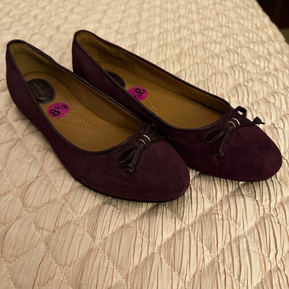 Clark’s “Charlie” Purple Suede Flats - Picture 1 of 6